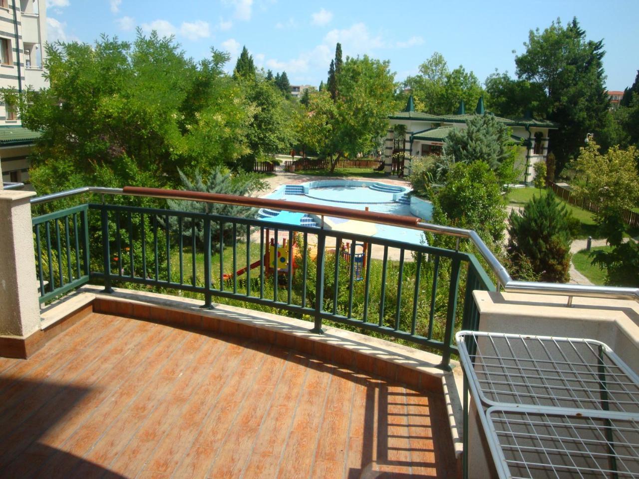 Kalina Private Apartments In Emerald Resort, Ravda Exterior photo
